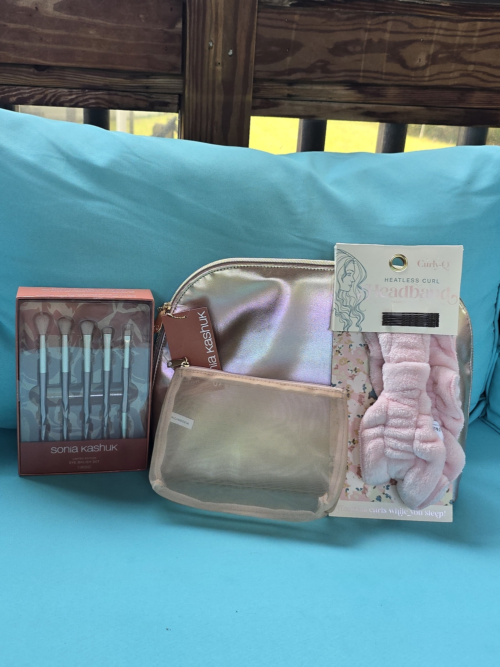 Sonia Kashuk Makeup Brush Set & Pink Headband 4 Piece Gift Bundle - Picture 3 of 6